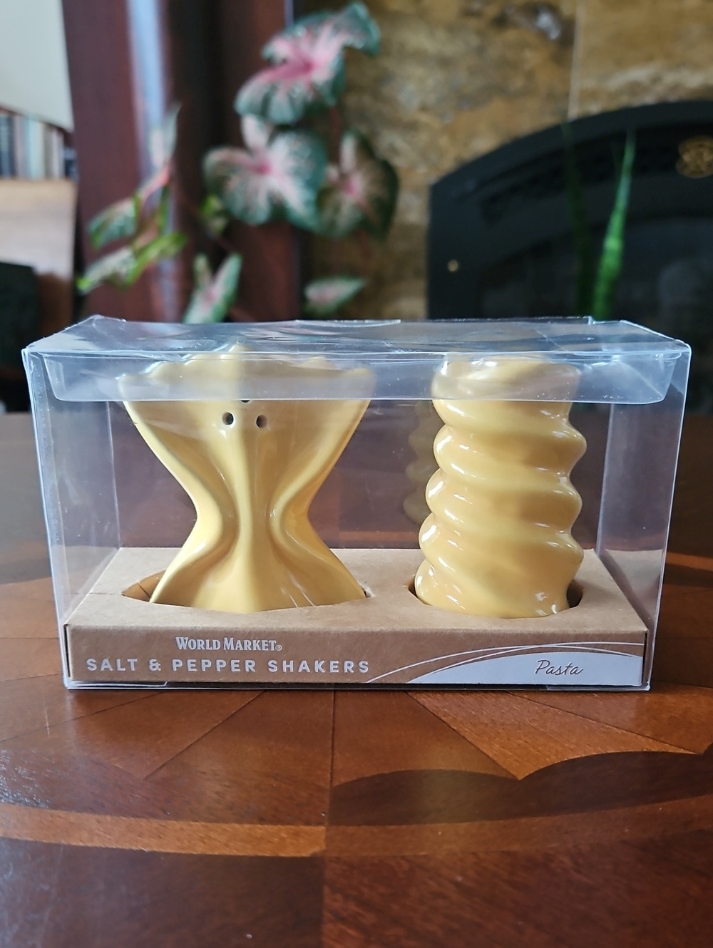 NIB World Market Ceramic Pasta Salt & Pepper Shakers Set - Farfalle & Fusilli